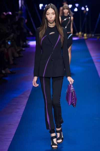 Look 18